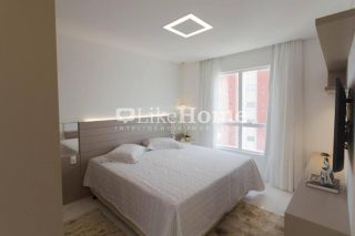 Apartamento para temporada quadra mar, a 70 m da praia em Meia Praia, Itapema, 4 suítes, churrasqueira, até 10 pessoas