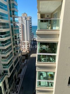 Cobertura nova para temporada quadra mar, a 170 m da praia em Meia Praia, Itapema, 3 suítes, churrasqueira e piscina, até 8 pessoas