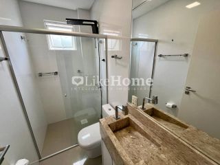Cobertura para temporada quadra mar, a 120 m da praia em Meia Praia, Itapema, 3 suítes, churrasqueira e hidromassagem, até 9 pessoas
