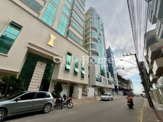 Cobertura para temporada quadra mar, a 120 m da praia em Meia Praia, Itapema, 3 suítes, churrasqueira e hidromassagem, até 9 pessoas
