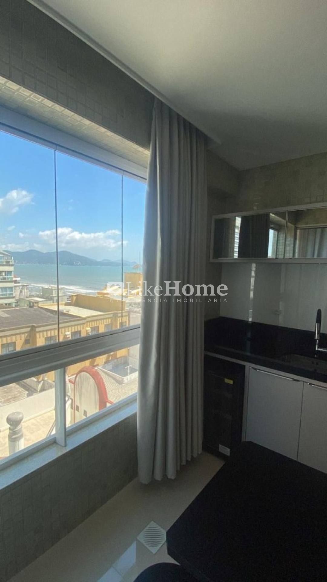 Apartamento Para Temporada com 3 quartos 3 suítes no bairro Meia Praia em Itapema