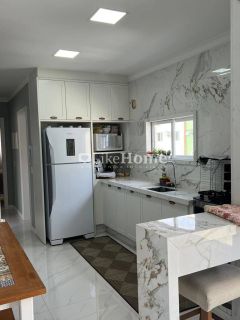 Cobertura Para Temporada com 2 quartos 2 suítes no bairro Meia Praia em Itapema
