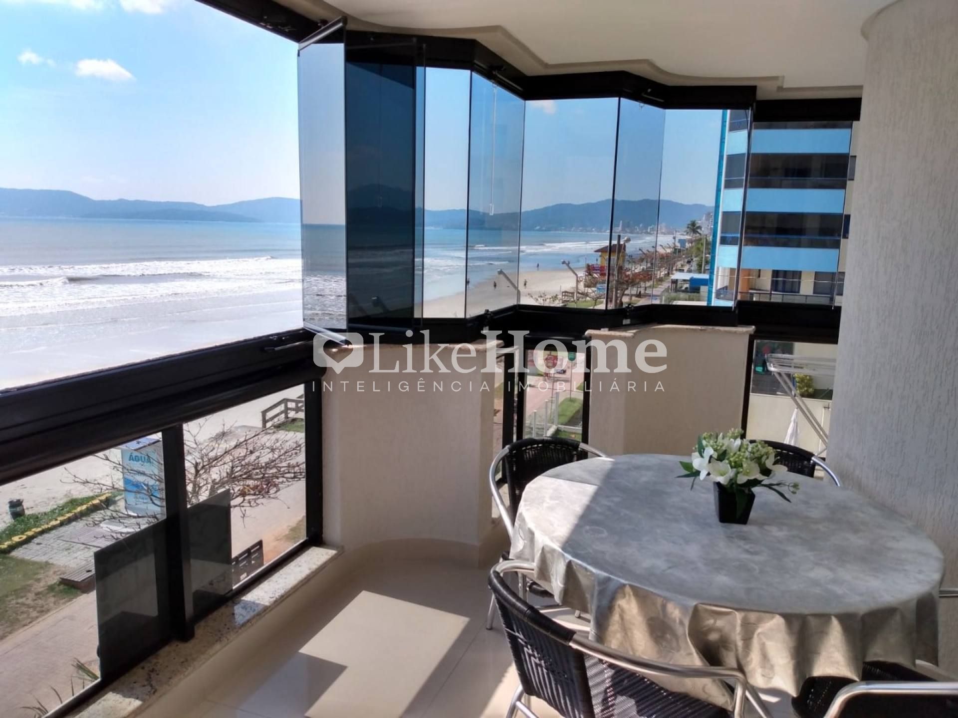 Apartamento Para Temporada com 2 quartos 1 suítes no bairro Meia Praia em Itapema