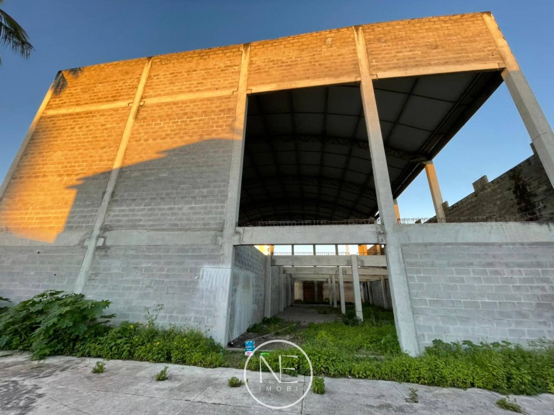 Galpão á venda em Feira de Santana