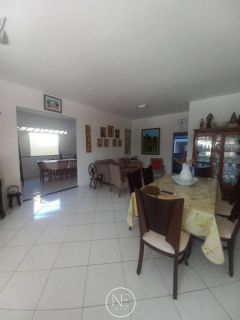Alugo Casa varandada na Aruana
