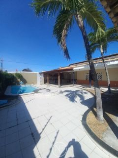 Alugo Casa varandada na Aruana