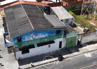 Casa de esquina situada na Barra dos Coqueiros