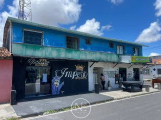 Casa de esquina situada na Barra dos Coqueiros