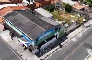 Casa de esquina situada na Barra dos Coqueiros