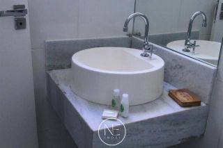 Alugo Linda Casa Mobiliada em Condomínio Fechado na Farolândia