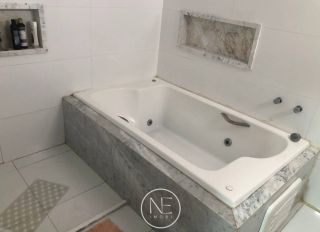 VENDO CASA NA FAROLANDIA PRÓXIMO AO COLÉGIO ARQUI