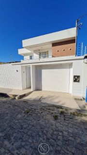 VENDO CASA NA FAROLANDIA PRÓXIMO AO COLÉGIO ARQUI