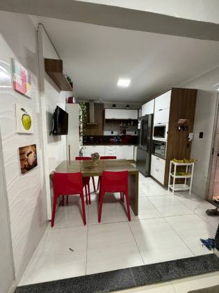 Vende-se casa no bairro Jabotiana