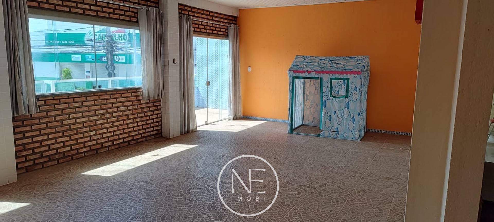 Casa Ampla à Venda Localização Privilegiada na Zona Sul (Aeroporto)