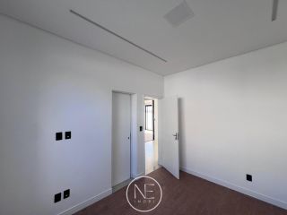 Casa Berlim à venda -Sofisticação, tecnologia e exclusividade à beira-mar!