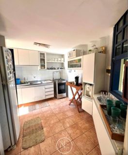 Oportunidade Única na Atalaia Nova – Casa Ampla com Quintal Verdejante!