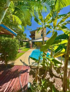 Oportunidade Única na Atalaia Nova – Casa Ampla com Quintal Verdejante!