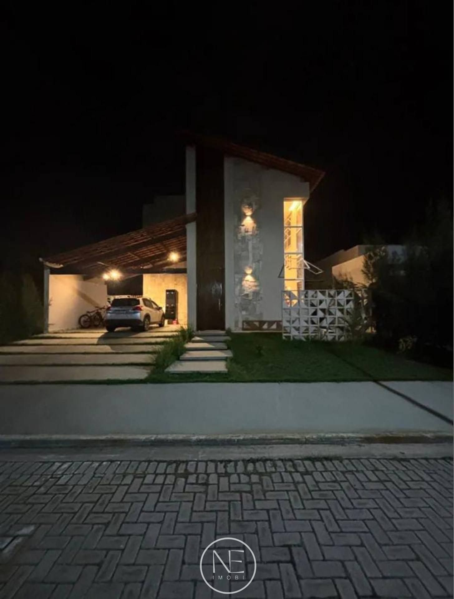 Casa à Venda em Condomínio Fechado