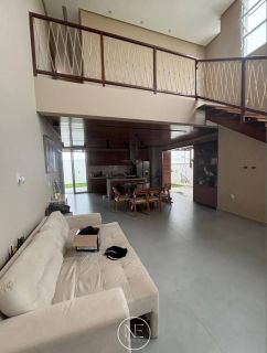 Casa à Venda em Condomínio Fechado