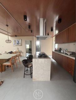Casa à Venda em Condomínio Fechado
