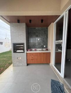 Casa à Venda em Condomínio Fechado