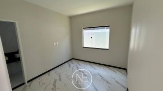 VENDE-SE CASA NOVA E MODERNA