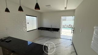 VENDE-SE CASA NOVA E MODERNA