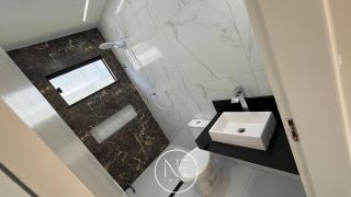 VENDE-SE CASA NOVA E MODERNA