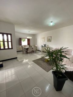 Casa Ampla e Bem Localizada à Venda na Aruana