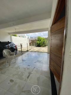 Casa Ampla e Bem Localizada à Venda na Aruana