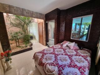 ESPETACULAR RESIDÊNCIA PERTINHO DA PRAIA!