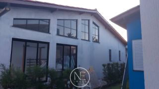 Casa com Design Moderno no Condomínio Sol e Mar I