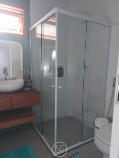 Casa com Design Moderno no Condomínio Sol e Mar I