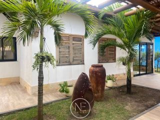 Casa com Design Moderno no Condomínio Sol e Mar I