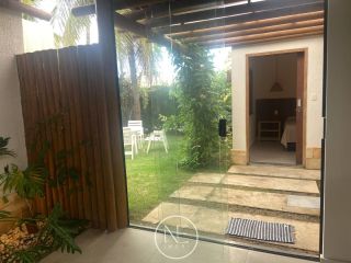 Casa com Design Moderno no Condomínio Sol e Mar I