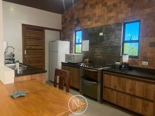 Casa com Design Moderno no Condomínio Sol e Mar I