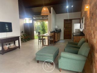 Casa com Design Moderno no Condomínio Sol e Mar I