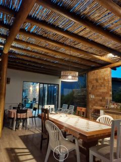 Casa com Design Moderno no Condomínio Sol e Mar I