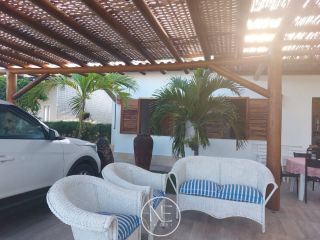 Casa com Design Moderno no Condomínio Sol e Mar I