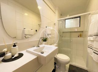 Alugo apartamento todo mobiliado na Atalaia. Localização Imbatível! More a 200 metros da orla.