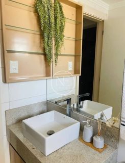 Alugo apartamento todo mobiliado na Atalaia. Localização Imbatível! More a 200 metros da orla.