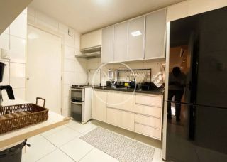 Alugo apartamento todo mobiliado na Atalaia. Localização Imbatível! More a 200 metros da orla.