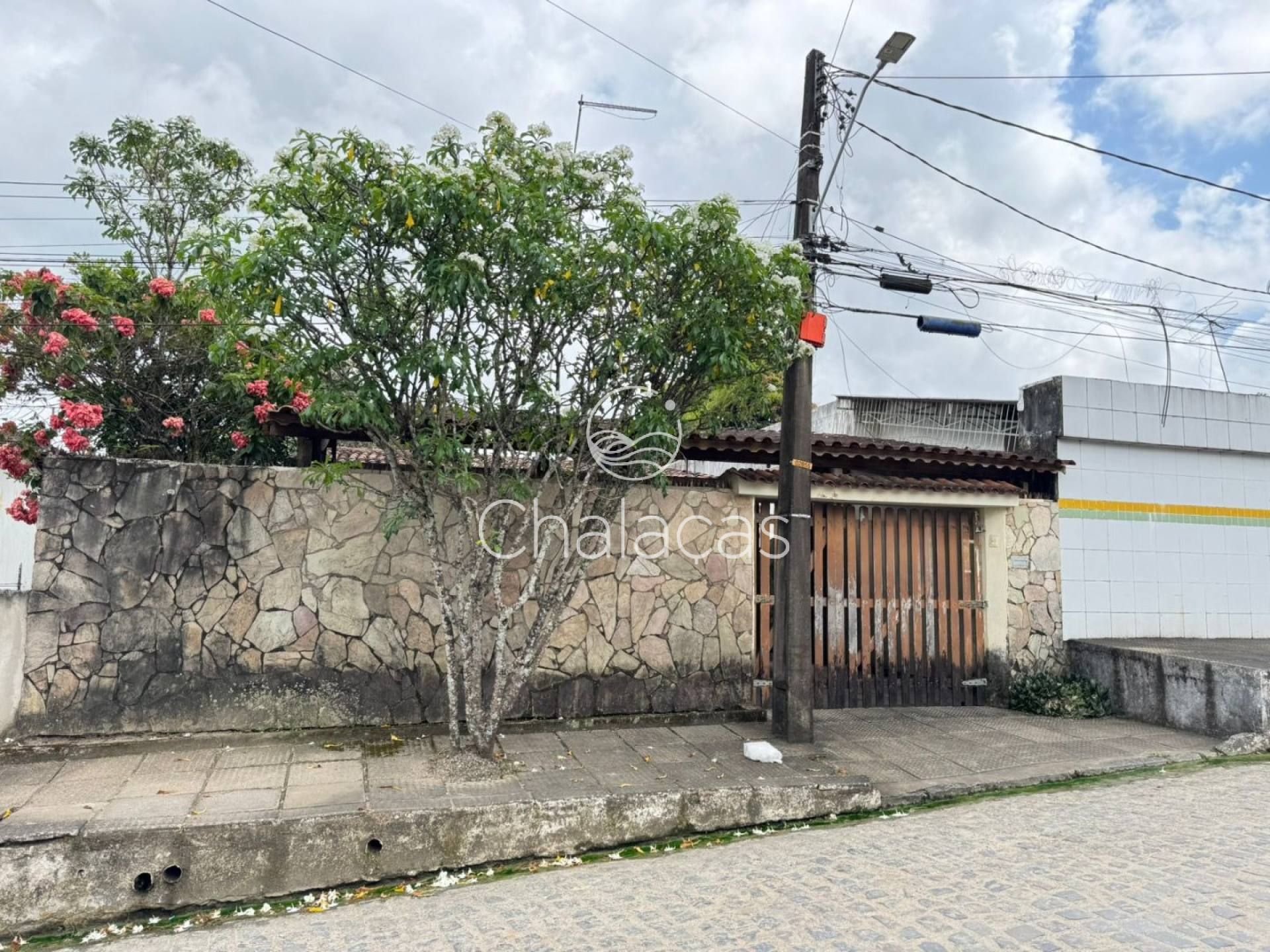 VENDO - Casa 300m² com Lote para Duas Ruas — Timbí - Camaragibe/PE
