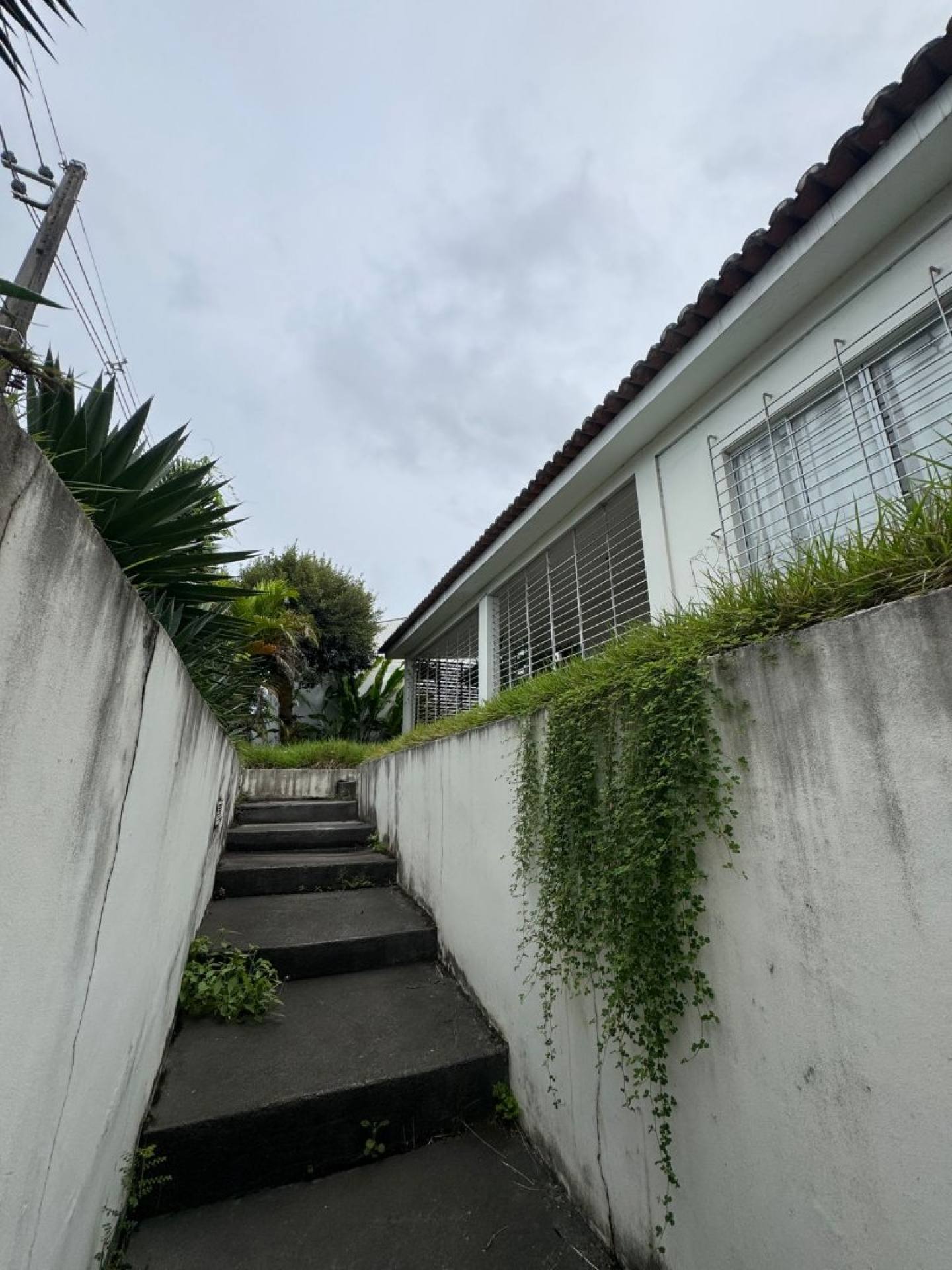 VENDA - CASA AMPLA 3 Qts 174M² - PORTO DA MADEIRA - Terreno 617M²