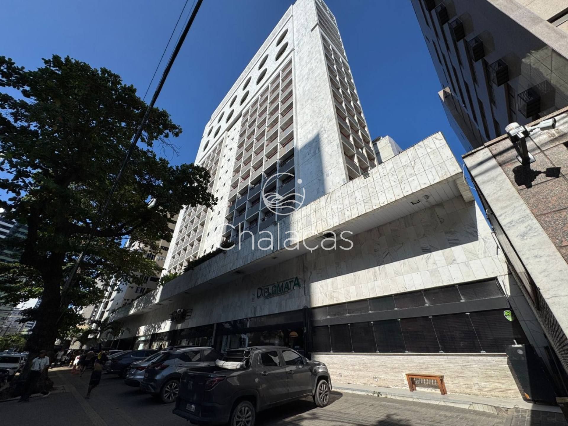 VENDA- FLAT NO EDF MERCURE- MOBILIADO E COM VISTA LIVRE PARA O MAR
