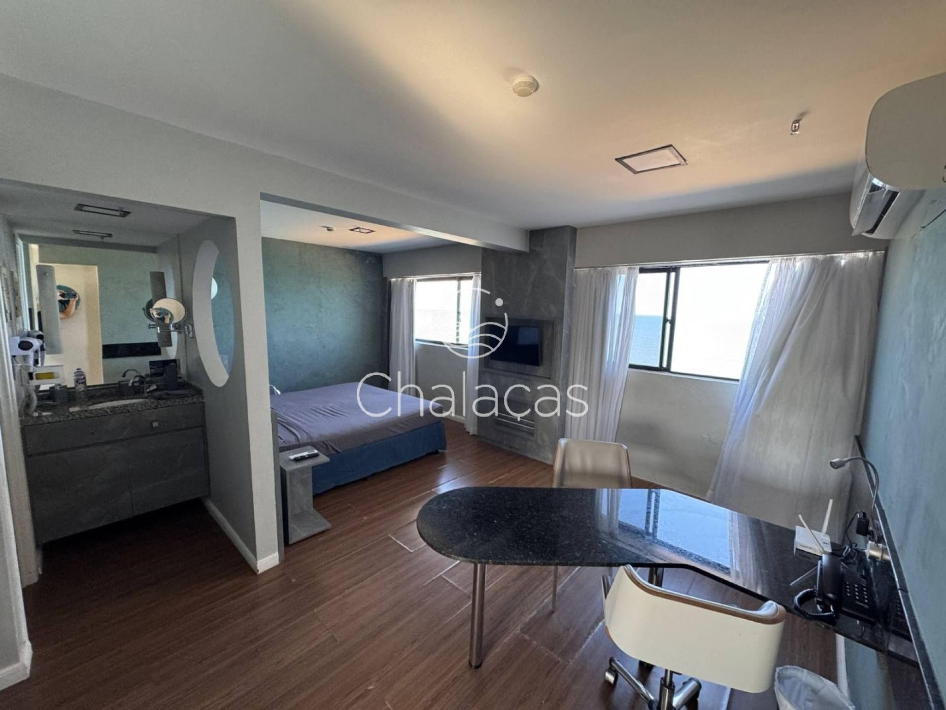 VENDA- FLAT NO EDF MERCURE- MOBILIADO E COM VISTA LIVRE PARA O MAR
