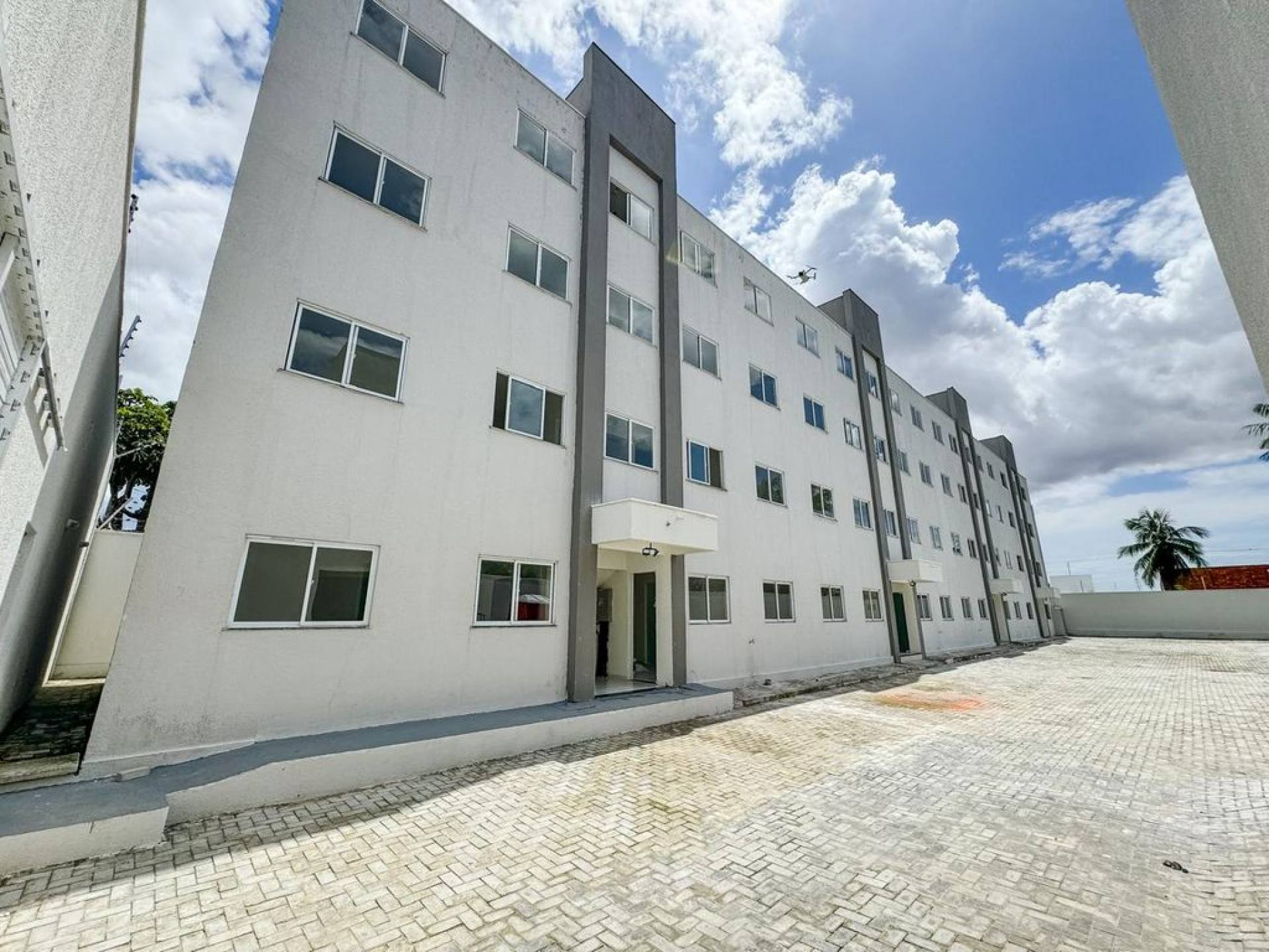 Apartamento para Locação com 2 quartos na Pajuçara em Maracanaú