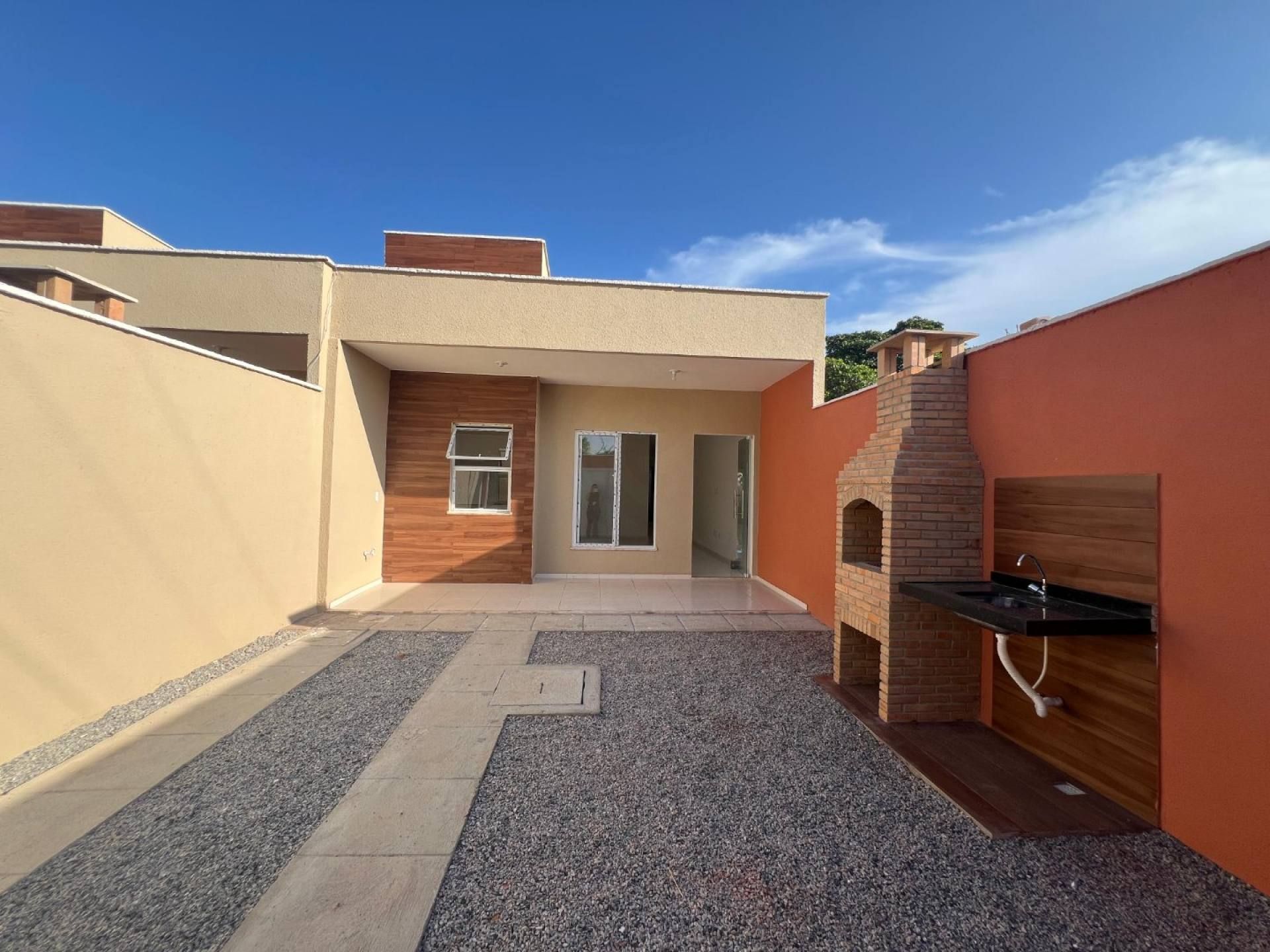 Casa Para Vender com 3 quartos 2 suítes no bairro Luzardo Viana em Maracanaú