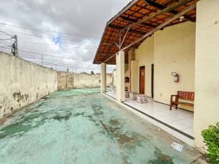 Casa a venda em condomínio fechado na Pajuçara