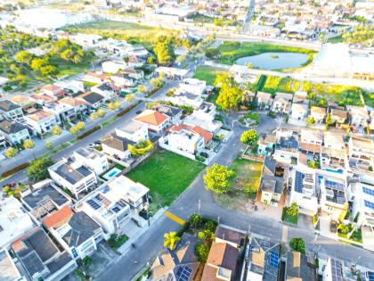 Terreno a venda no Condomínio Jardins da Serra Nascente total